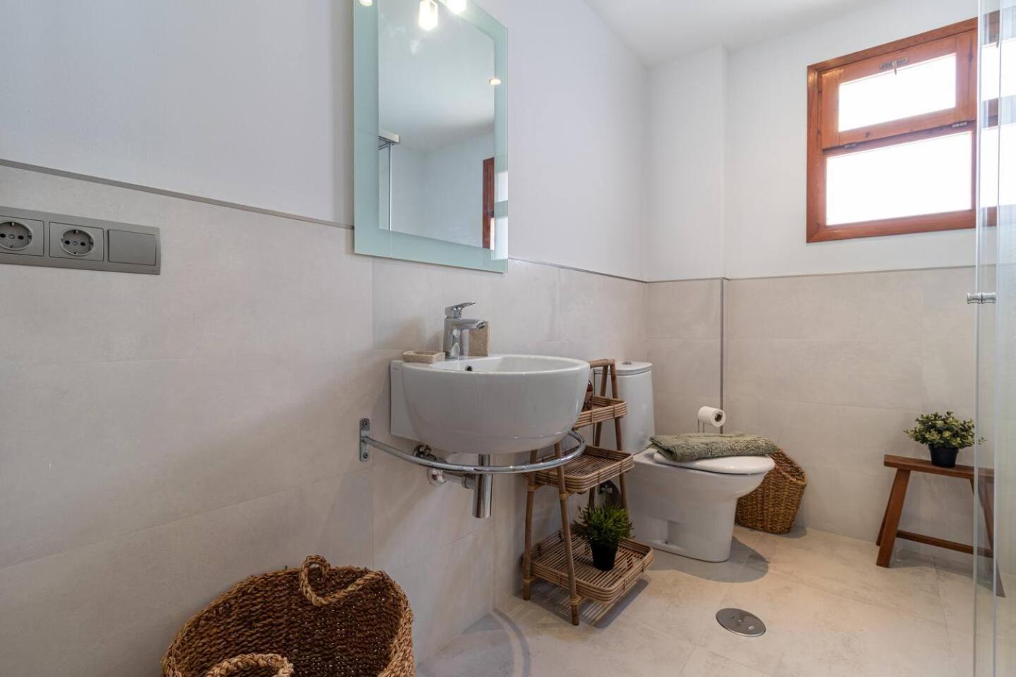 New Renovated With Modern Touch Сasa de vacaciones *