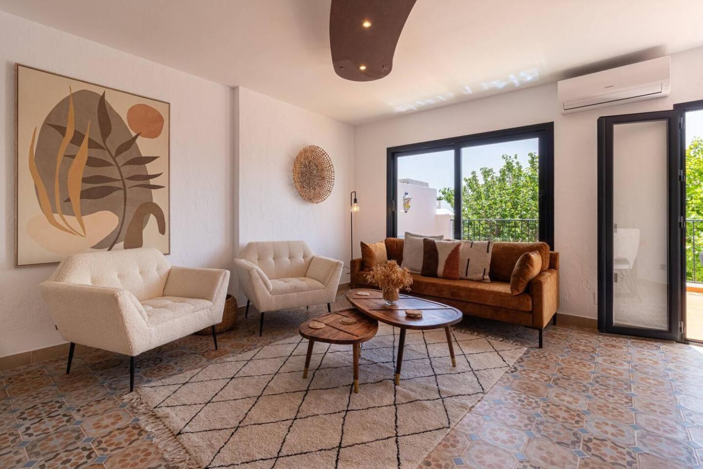 New Renovated With Modern Touch Сasa de vacaciones *