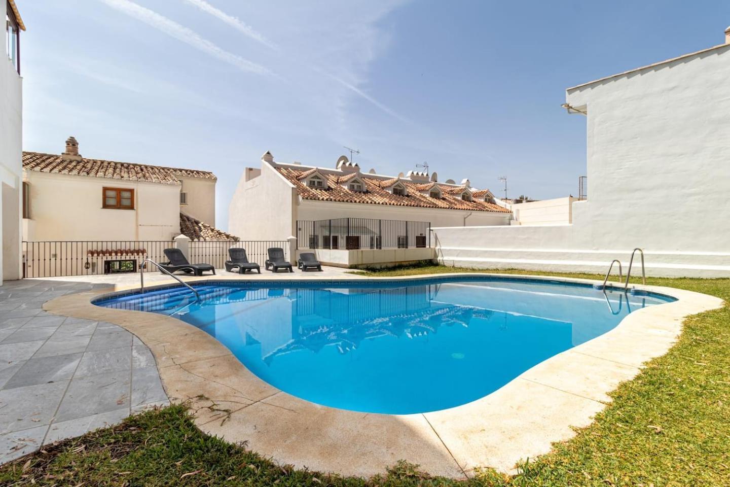 New Renovated With Modern Touch Сasa de vacaciones Mijas